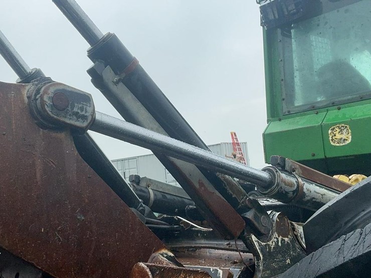 2014-deere-648h-image-52