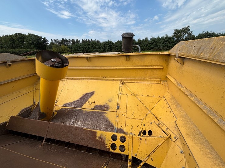 new-holland-tr98-image-33