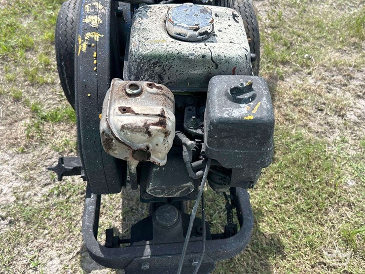 graco-linelazer-v-200hs-hp-airless-line-striper-image-10