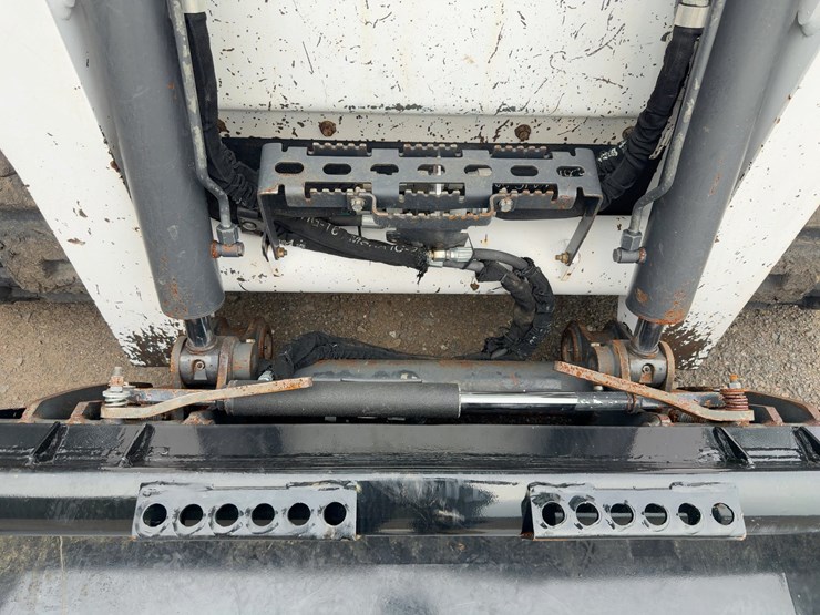 2020-bobcat-t740-image-10