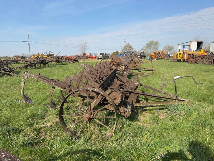 ihc-10ft-field-cultivator-image-2