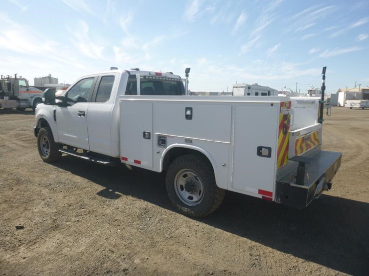 2022-ford-f350-image-4