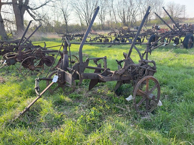 ihc-2-bottom-disc-plow-image-7