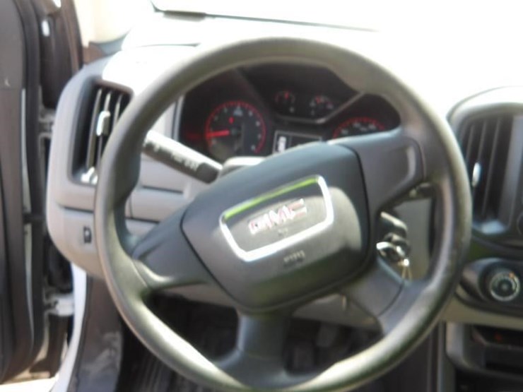2016-gmc-canyon-image-21