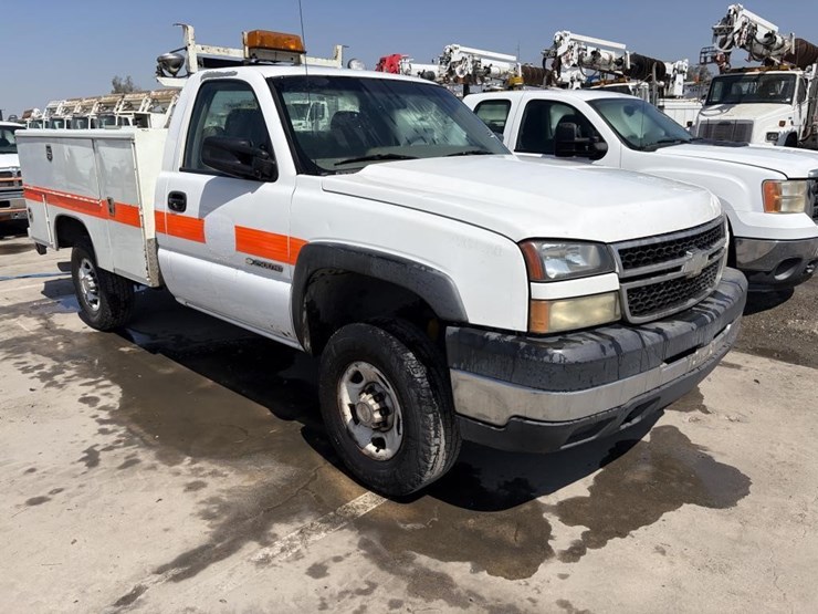 2007-chevrolet-silverado-2500hd-image-2