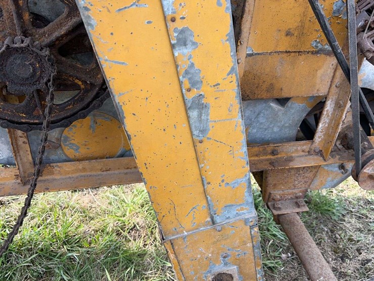 minneapolis-moline-model-dcorn-sheller-image-15
