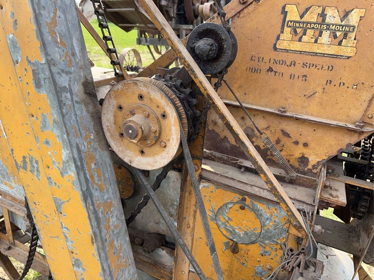 minneapolis-moline-model-dcorn-sheller-image-19