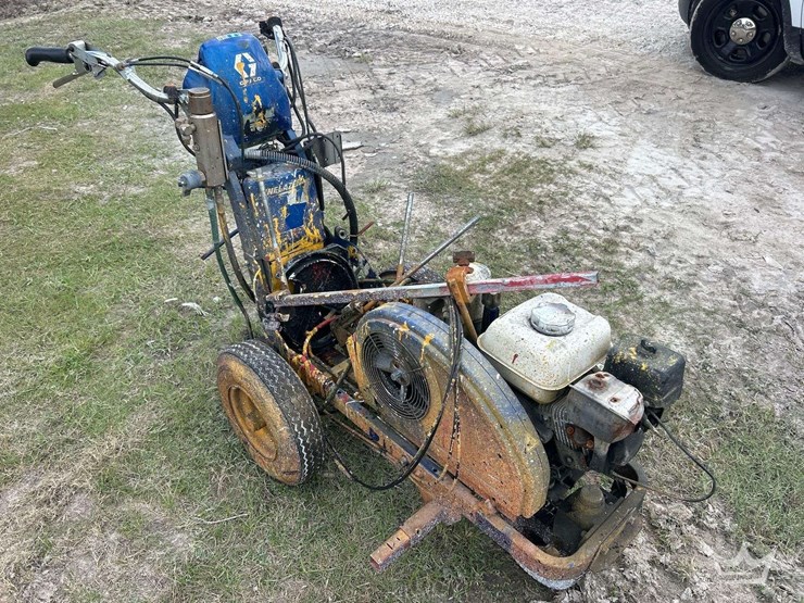 2018-graco-linelazer-v-200hs-hp-airless-line-striper-image-4