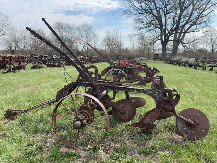 case-two-bottom-14”-pull-type-plow-image-6