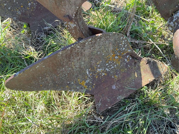 oliver-four-bottom-plow-image-19