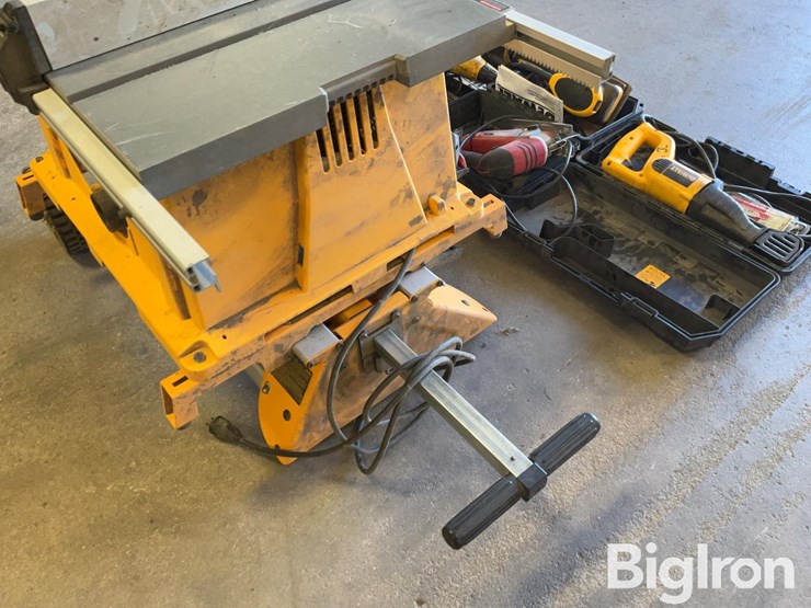 dewalt-table-saw-&-handheld-wood-working-tools-image-18