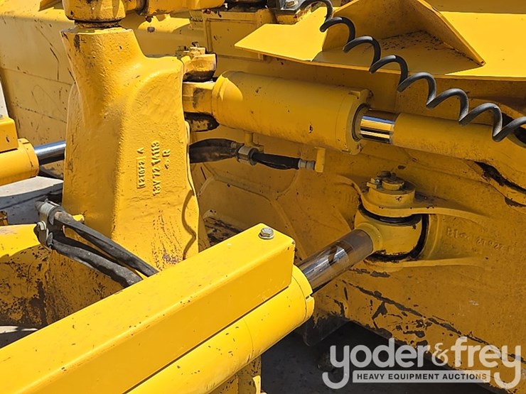 2023-komatsu-d61px-24-image-27