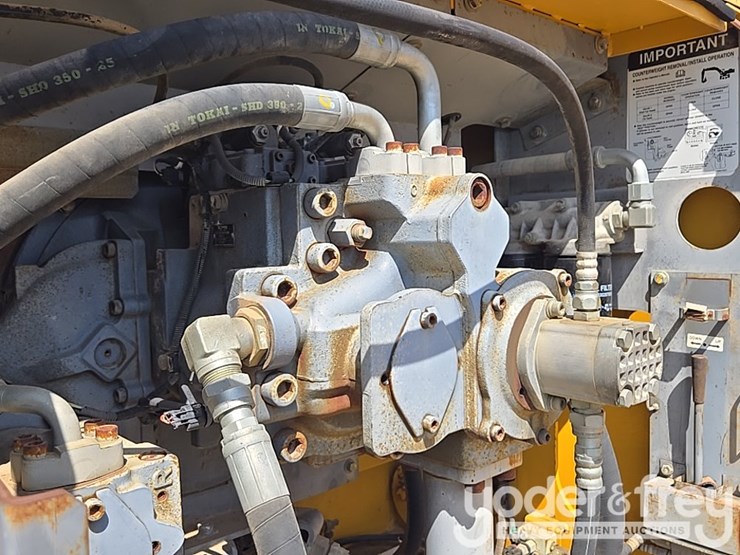 2011-deere-450d-lc-image-37