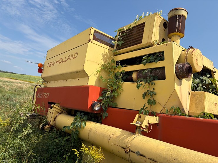 new-holland-tr70-image-2