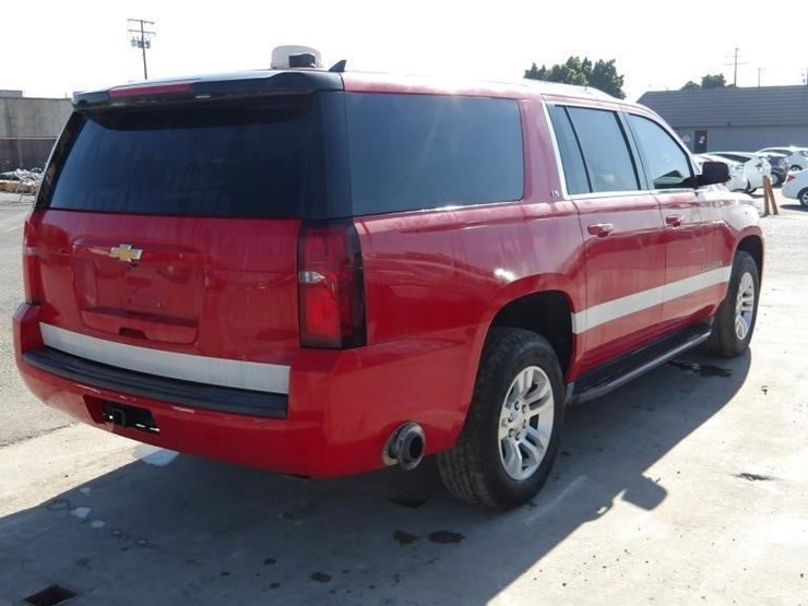 2016-chevrolet-suburban-image-3