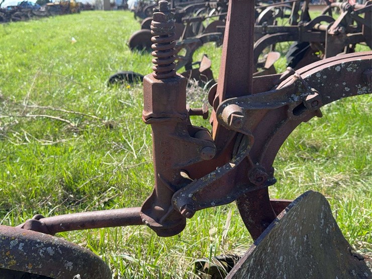 oliver-four-bottom-plow-image-27