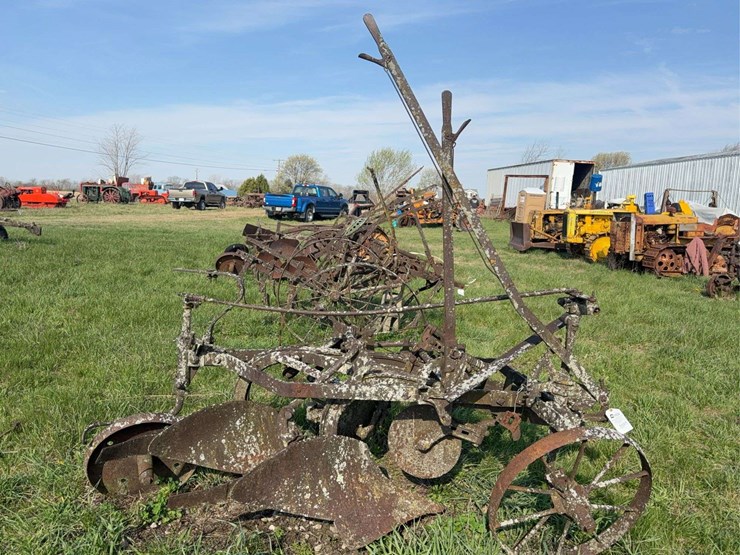 two-bottom-horse-drawn-plow-image-2