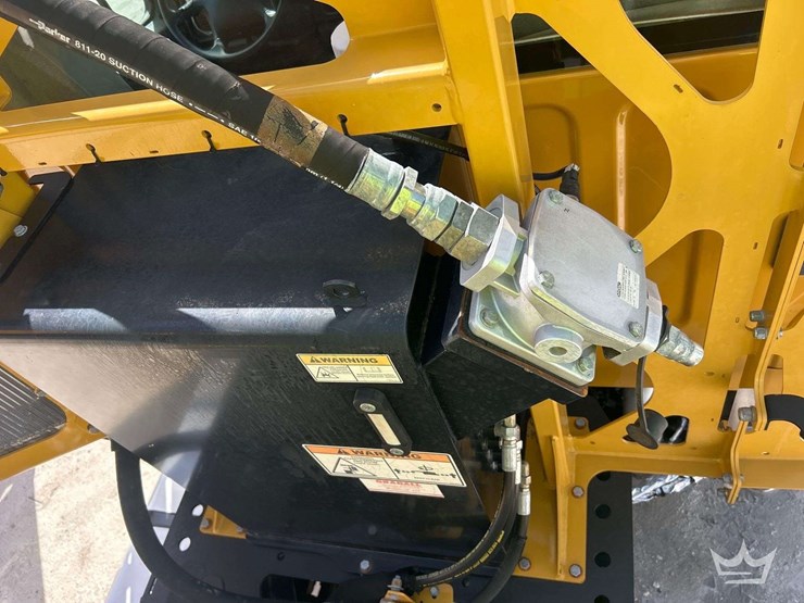 2017-freightliner-m2-106-image-30