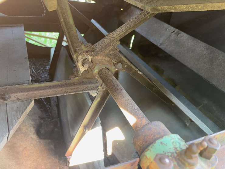 holt-caterpillar-pull-type-combine-image-54