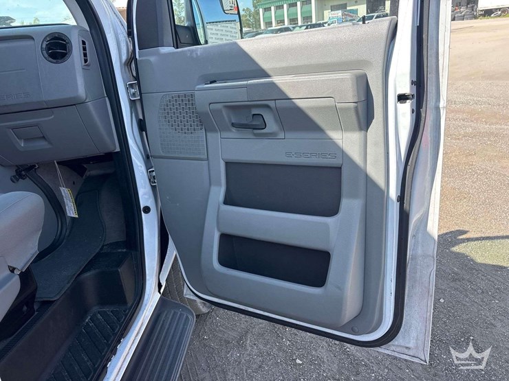 2013-ford-e350-image-20