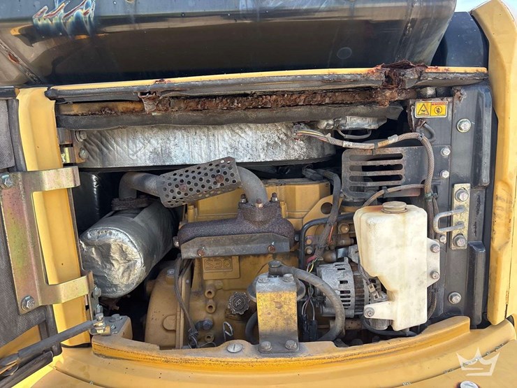 2010-caterpillar-303c-cr-mini-excavator-image-14