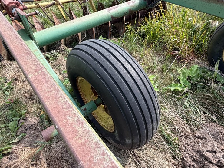 john-deere-220-image-26
