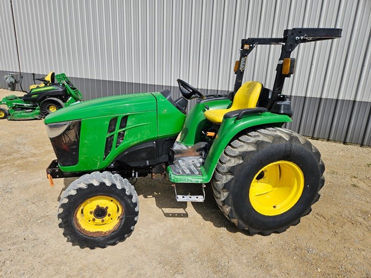 #175-•-john-deere-3032-4x4-tractor-image-2