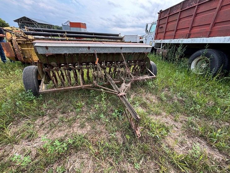 john-deere-8-image-2