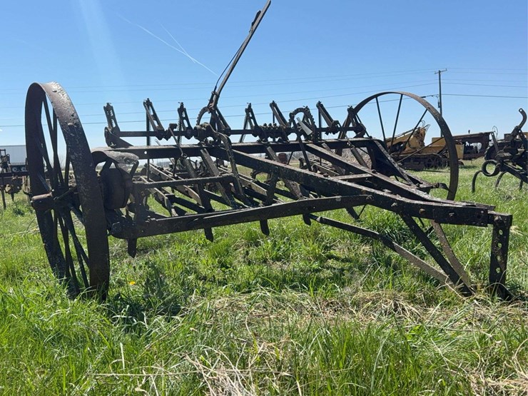 john-deere-pull-type-field-cultivator-image-1