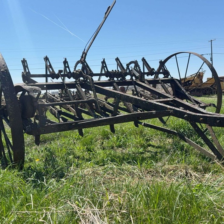 John Deere Pull Type Field Cultivator