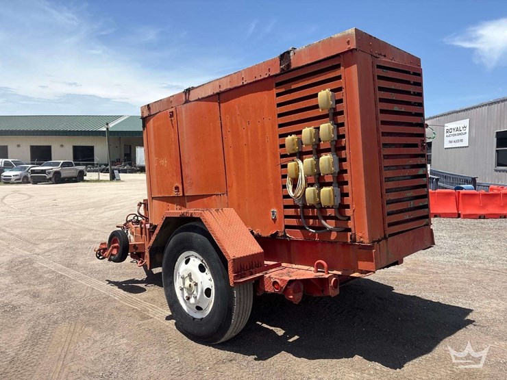 1969-caterpillar-towable-diesel-generator-image-4