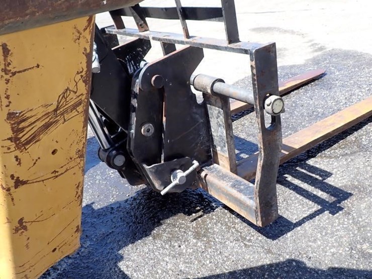 2020-caterpillar-tl943d-image-9