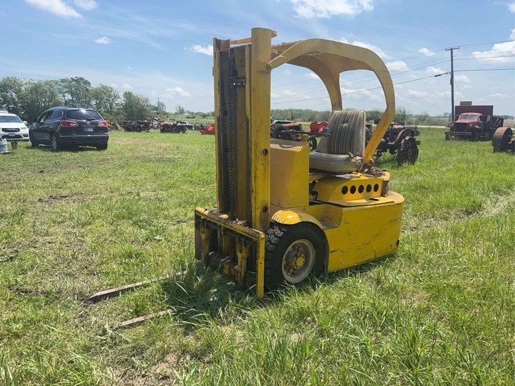 hyster-forklift-image-1