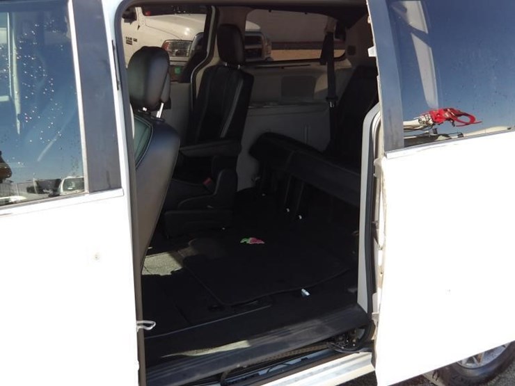 2017-dodge-grand-caravan-image-13