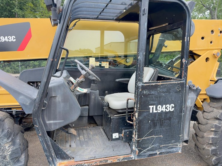 2014-caterpillar-tl943c-image-15