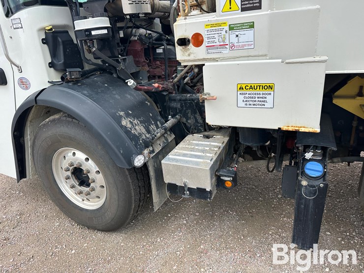 2024-mack-lr64-loadmaster-sideloader-t/a-garbage-truck-image-12