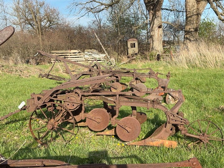 three-bottom-plow-image-5