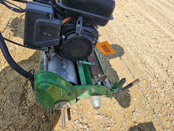 #30-•-john-deere-220a-greens-mower-image-12