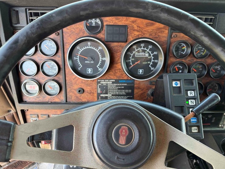 2001-kenworth-t800-image-22