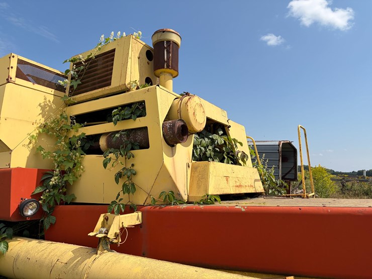 new-holland-tr70-image-5