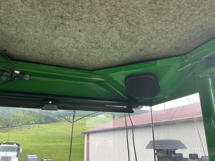 2015-deere-335d-image-28
