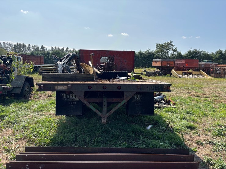 #2583-•-dodge-flatbed-truck-(no-title,-for-parts)-image-6