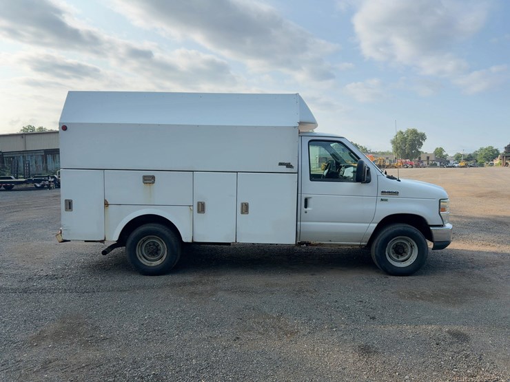 2011-ford-e350-image-6