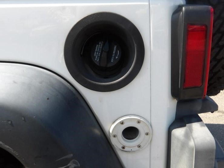 2011-jeep-wrangler-image-8