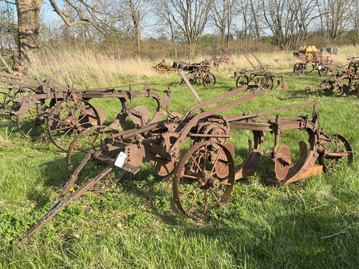 three-bottom-plow-image-6