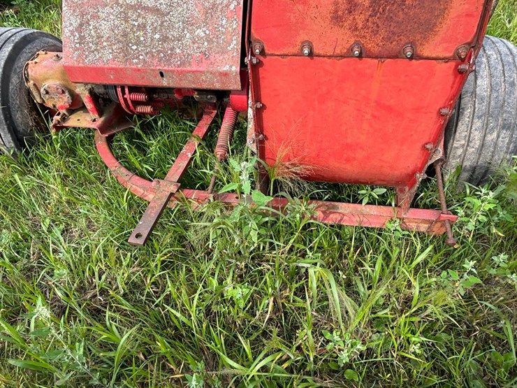 new-holland-s717-image-32