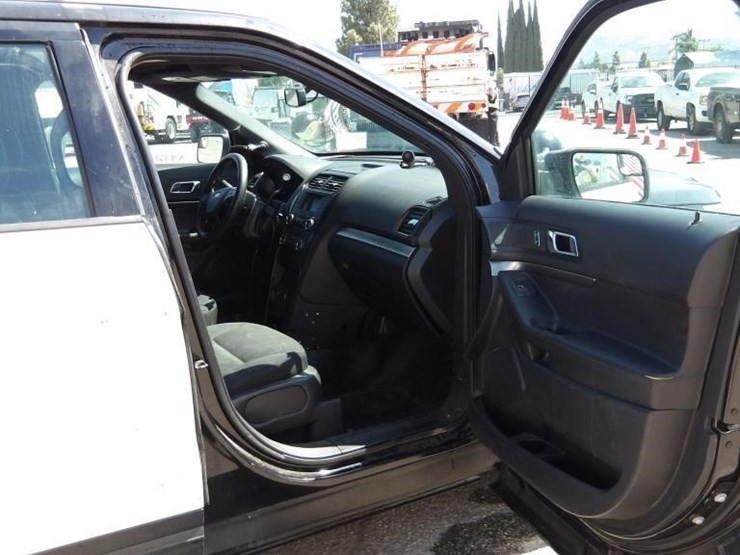 2019-ford-explorer-image-11