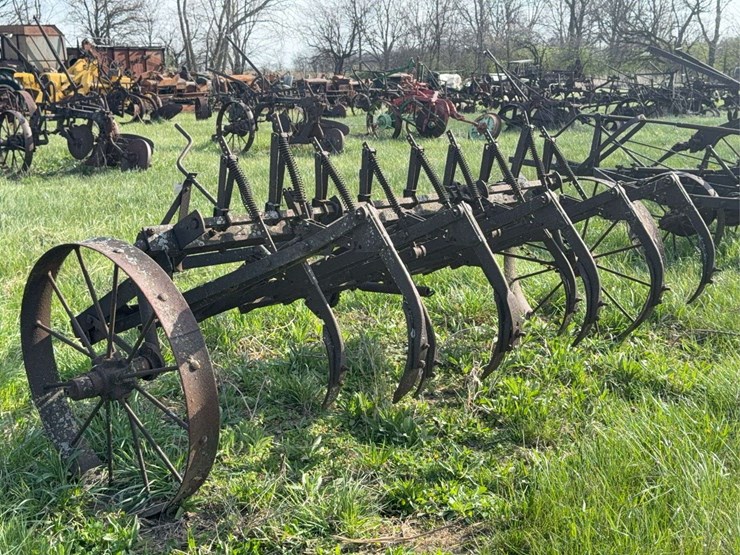 ihc-7ft-field-cultivator-image-6