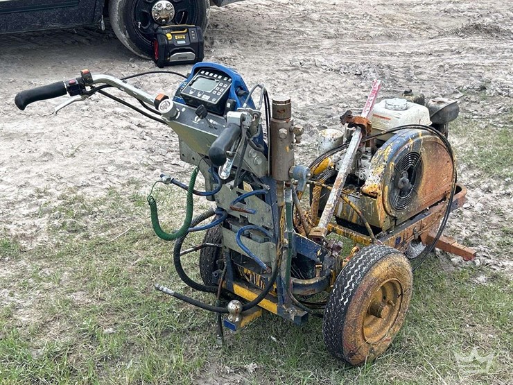 2018-graco-linelazer-v-200hs-hp-airless-line-striper-image-1