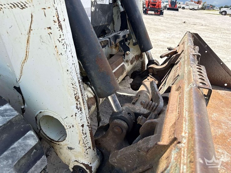 2022-bobcat-t76-image-10